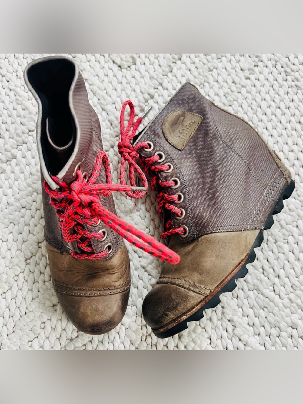 SOREL Lexie Wedge Ankle Boots Quarry Gray Winter Red Laces Boots Womens 7.5